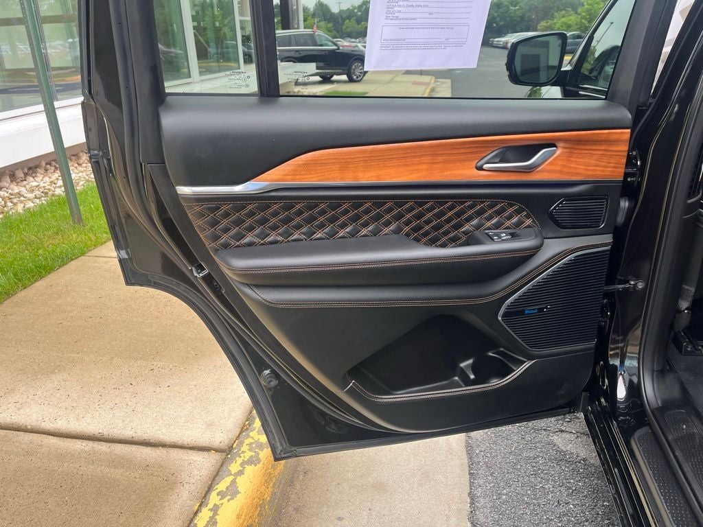 2025 Jeep Grand Cherokee L Summit 4WD | Pano Roof | 360 Cam | 23U Pkg