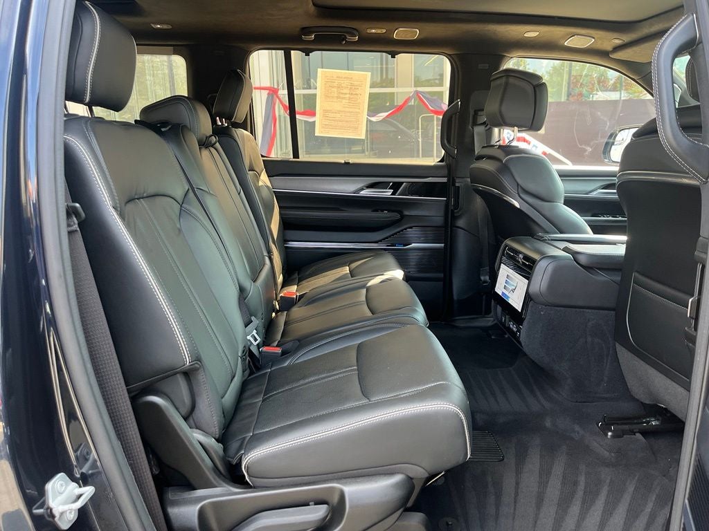 2023 Jeep Grand Wagoneer Series II 4WD | Flexible Seating Pkg | 28T Obsidian Pkg