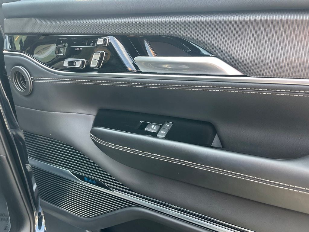 2023 Jeep Grand Wagoneer Series II 4WD | Flexible Seating Pkg | 28T Obsidian Pkg