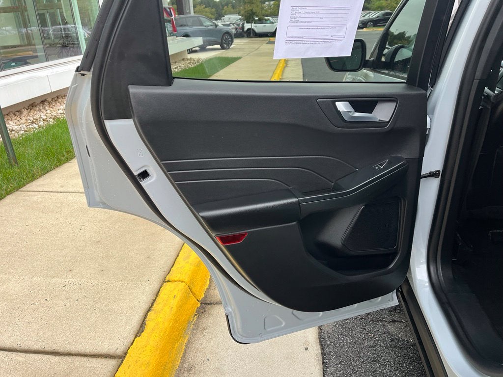 2025 Ford Escape ST-Line Select AWD | CarPlay/Android Auto | BLIS | Htd Front Seat