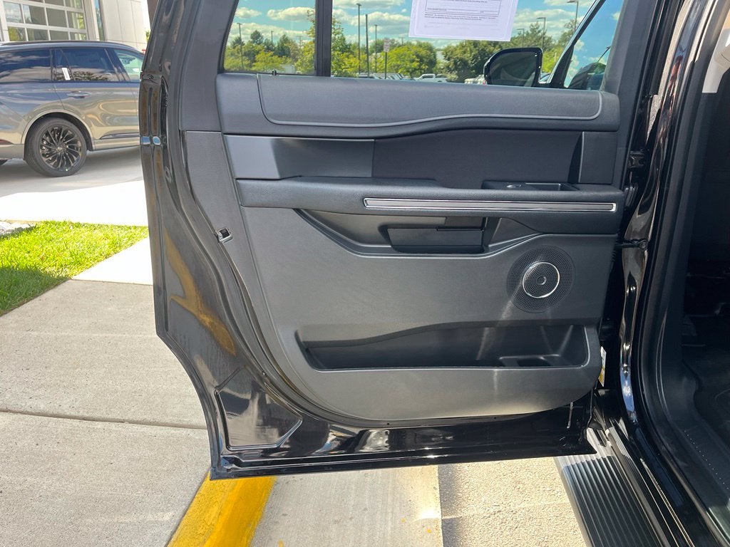 2023 Ford Expedition Max XL 4WD | 5-Passenger | BLIS | Class IV Trailer Tow