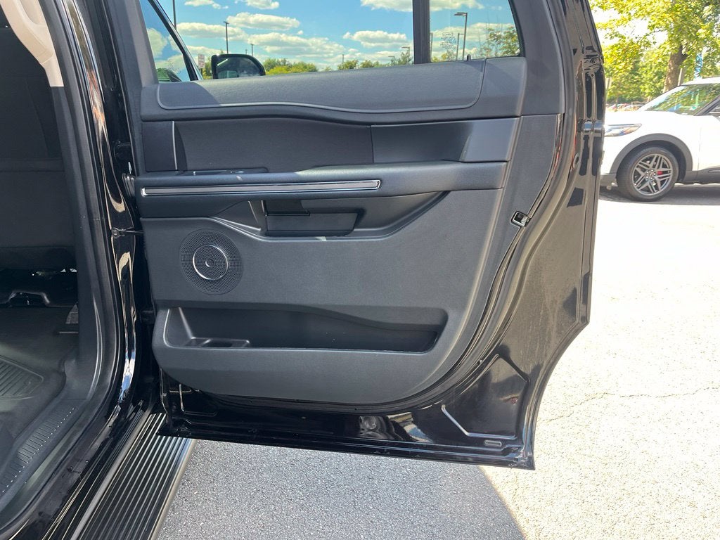 2023 Ford Expedition Max XL 4WD | 5-Passenger | BLIS | Class IV Trailer Tow