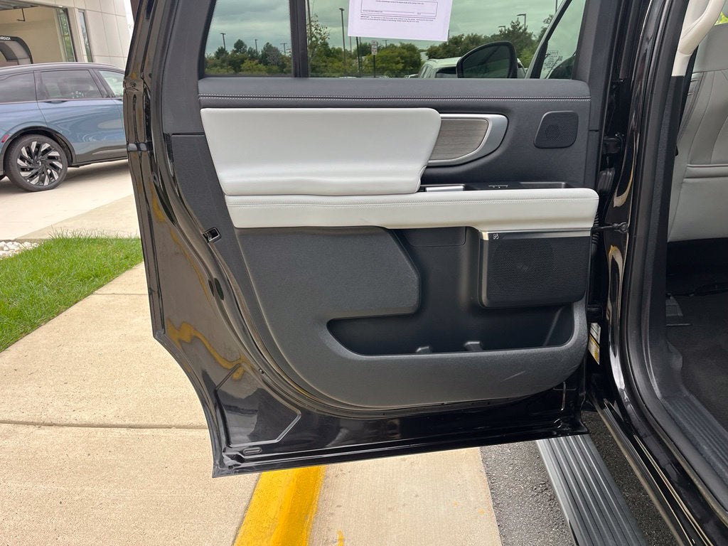2025 Ford Expedition Max Platinum 4WD | Pano Roof | BLIS | 360 Cam | HD Tow