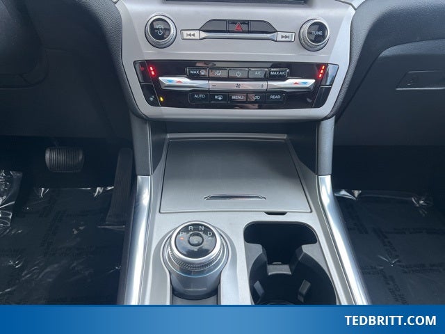 2023 Ford Explorer XLT 4WD | Pano Roof | Heated Seats | Tow Pkg