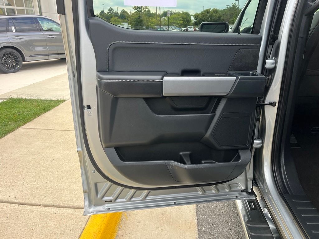 2025 Ford F-150 XLT 4WD | BLIS | Mobile Office | CarPlay/Android Auto