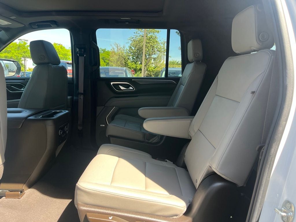 2023 Chevrolet Suburban LT 4WD | Pano Roof | 360 Cam | BLIS | Signature+ Pkg