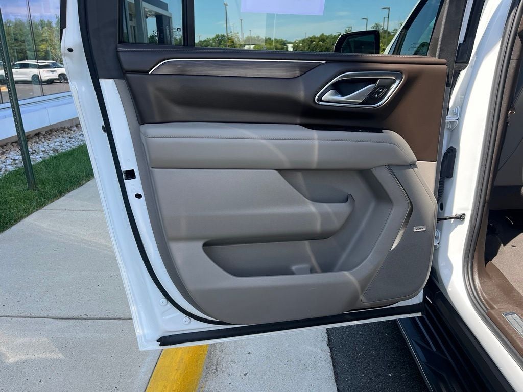 2023 Chevrolet Suburban LT 4WD | Pano Roof | 360 Cam | BLIS | Signature+ Pkg