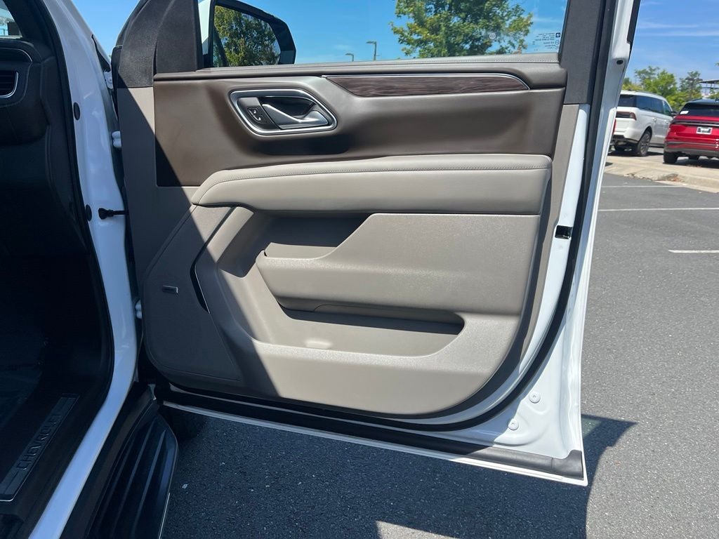 2023 Chevrolet Suburban LT 4WD | Pano Roof | 360 Cam | BLIS | Signature+ Pkg