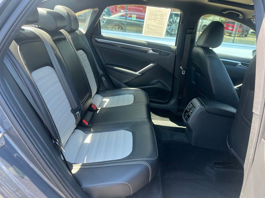 2018 Volkswagen Passat 3.6L V6 GT | Moonroof | Heated Seats