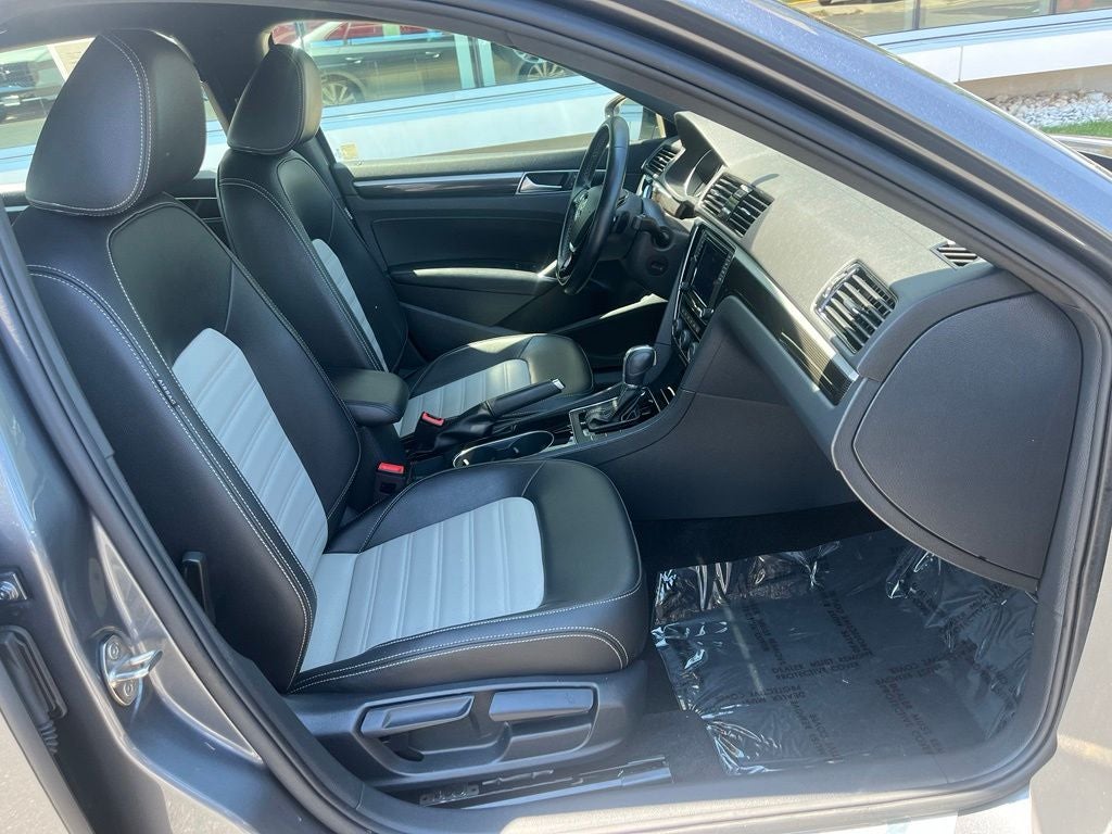 2018 Volkswagen Passat 3.6L V6 GT | Moonroof | Heated Seats