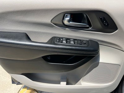 2022 Chrysler Pacifica Hybrid Touring L | 360 Cam | BLIS | Adaptive Cruise