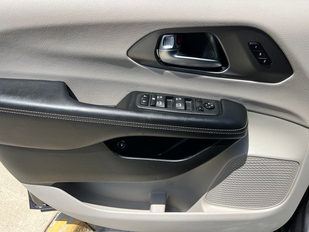 2022 Chrysler Pacifica Hybrid Touring L | 360 Cam | BLIS | Adaptive Cruise