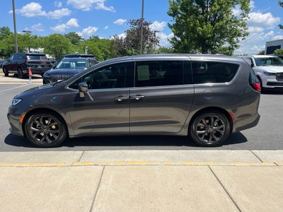 2022 Chrysler Pacifica Hybrid Touring L | 360 Cam | BLIS | Adaptive Cruise