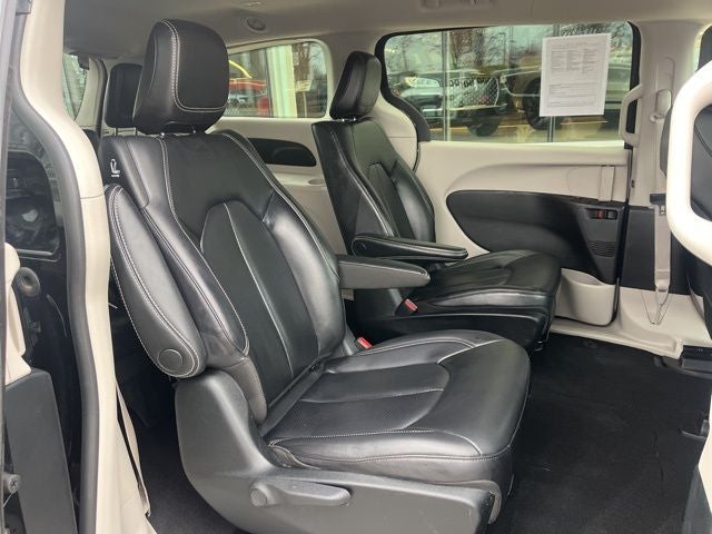 2023 Chrysler Pacifica Hybrid Touring L | Safety Pack | Adaptive Cruise | Remote Start |