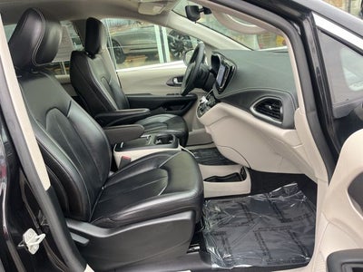 2023 Chrysler Pacifica Hybrid Touring L | Safety Pack | Adaptive Cruise | Remote Start |