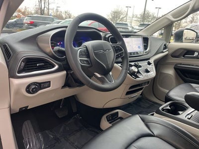 2023 Chrysler Pacifica Hybrid Touring L | Safety Pack | Adaptive Cruise | Remote Start |