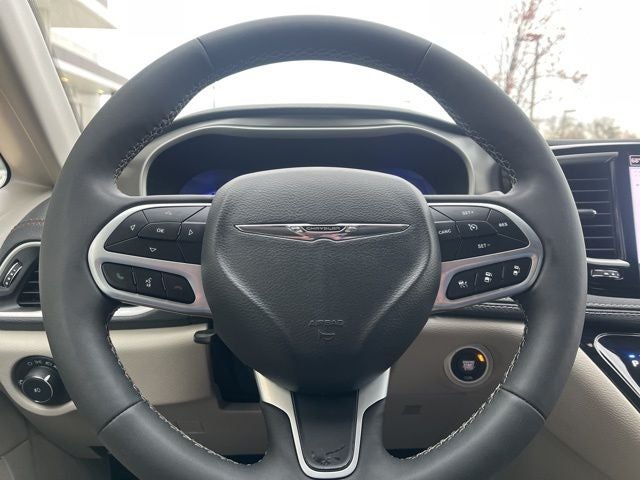 2023 Chrysler Pacifica Hybrid Touring L | Safety Pack | Adaptive Cruise | Remote Start |