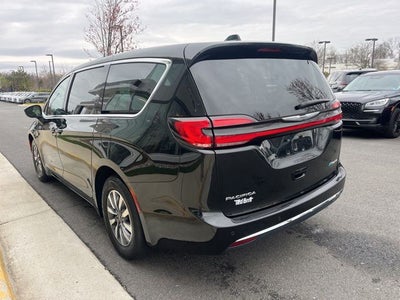 2023 Chrysler Pacifica Hybrid Touring L | Safety Pack | Adaptive Cruise | Remote Start |