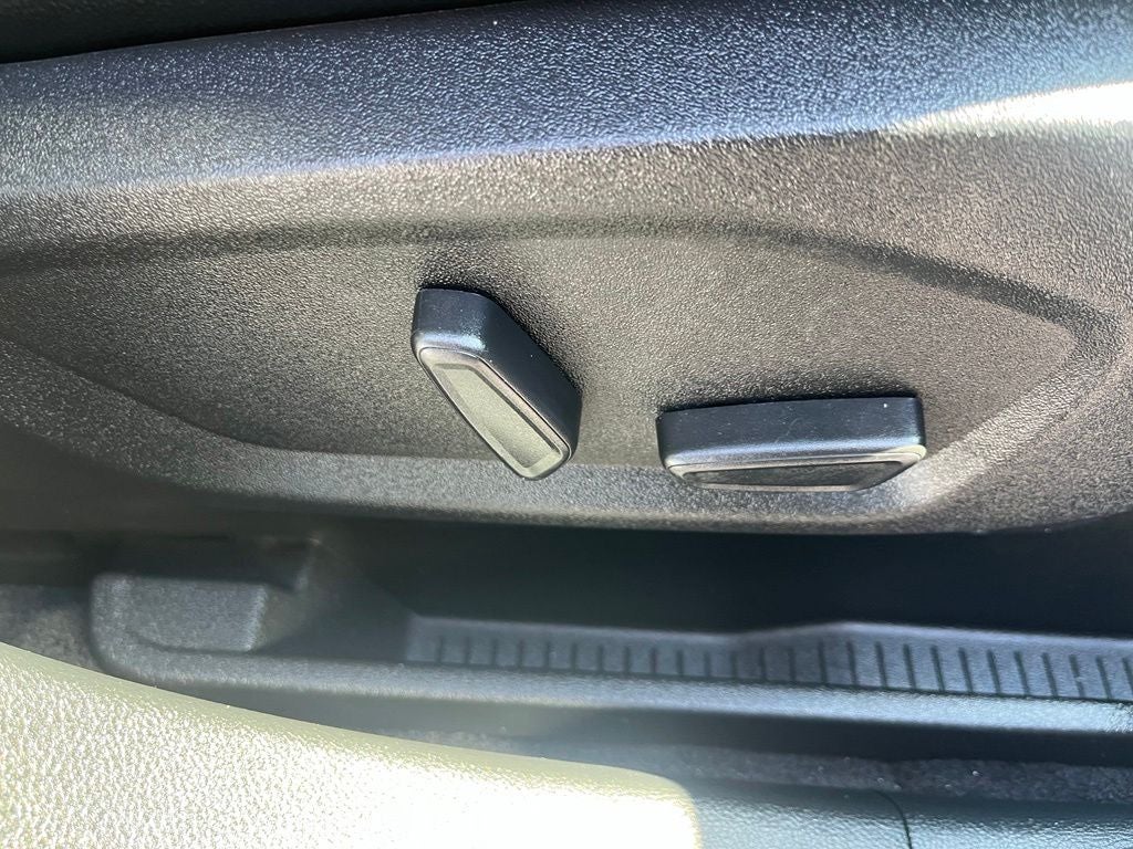 2022 Ford Edge Titanium AWD | Pano Roof | BLIS | Trailer Tow Pkg