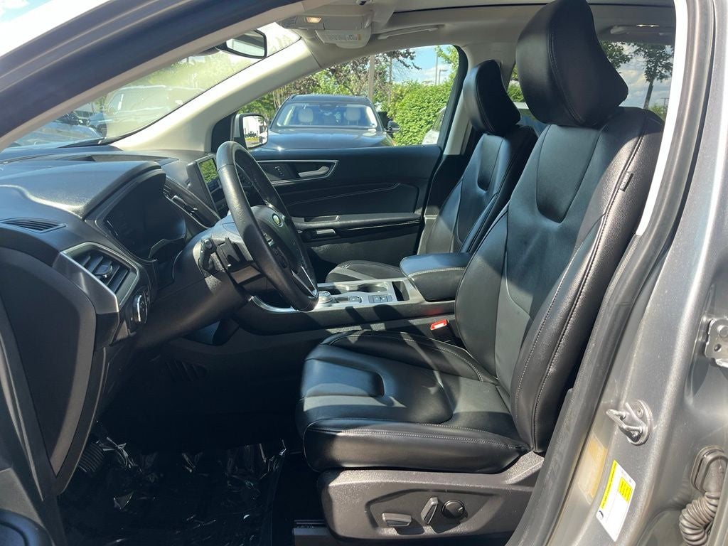 2022 Ford Edge Titanium AWD | Pano Roof | BLIS | Trailer Tow Pkg