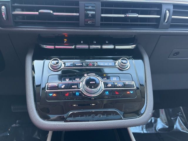 2021 Lincoln Corsair Standard AWD | Pano Roof | BLIS | Premium Pkg