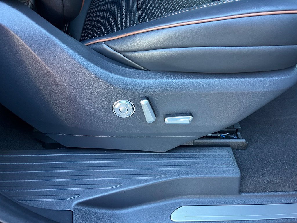 2026 Lincoln Navigator L Black Label AWD | Pano Roof | 360 Cam | Massage Seats