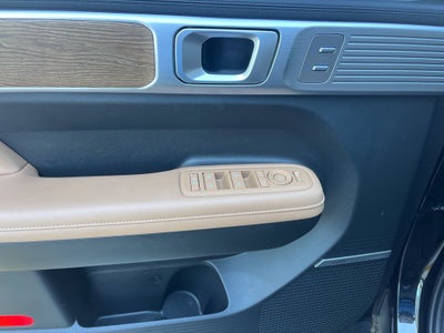 2025 Hyundai Santa Fe Limited AWD | Moonroof | BLIS | Remote Start | LKAS