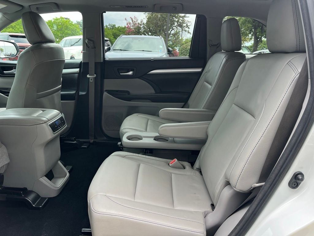 2018 Toyota Highlander XLE AWD | Nav | Sunroof | BLIS | Power Liftgate