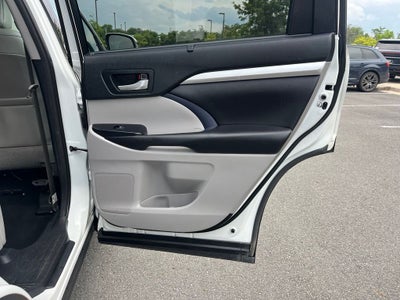 2018 Toyota Highlander XLE AWD | Nav | Sunroof | BLIS | Power Liftgate