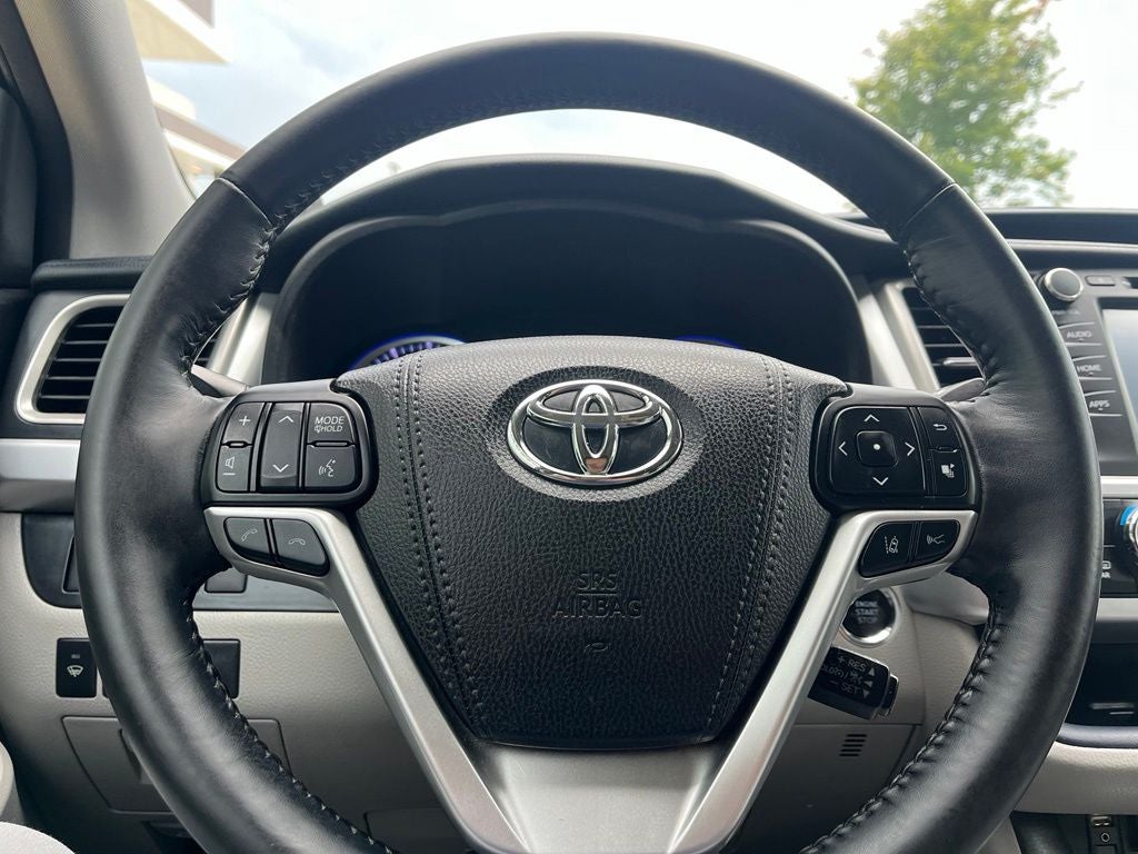 2018 Toyota Highlander XLE AWD | Nav | Sunroof | BLIS | Power Liftgate