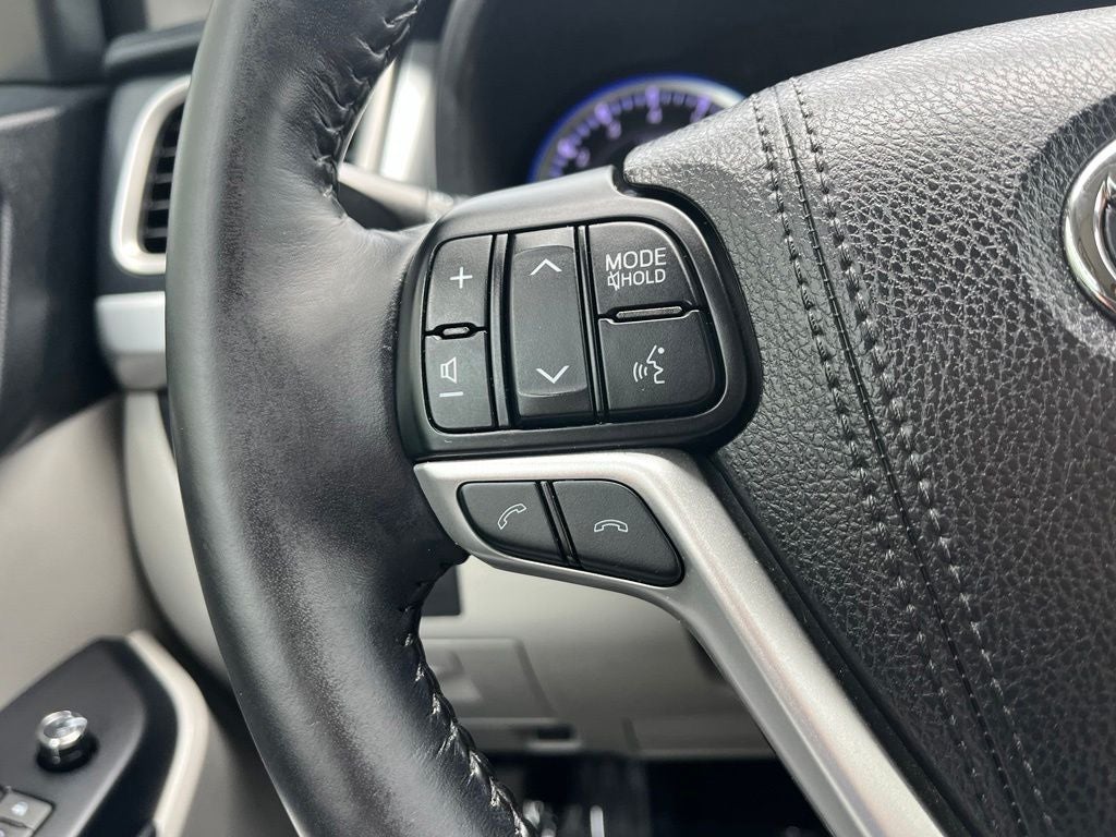 2018 Toyota Highlander XLE AWD | Nav | Sunroof | BLIS | Power Liftgate