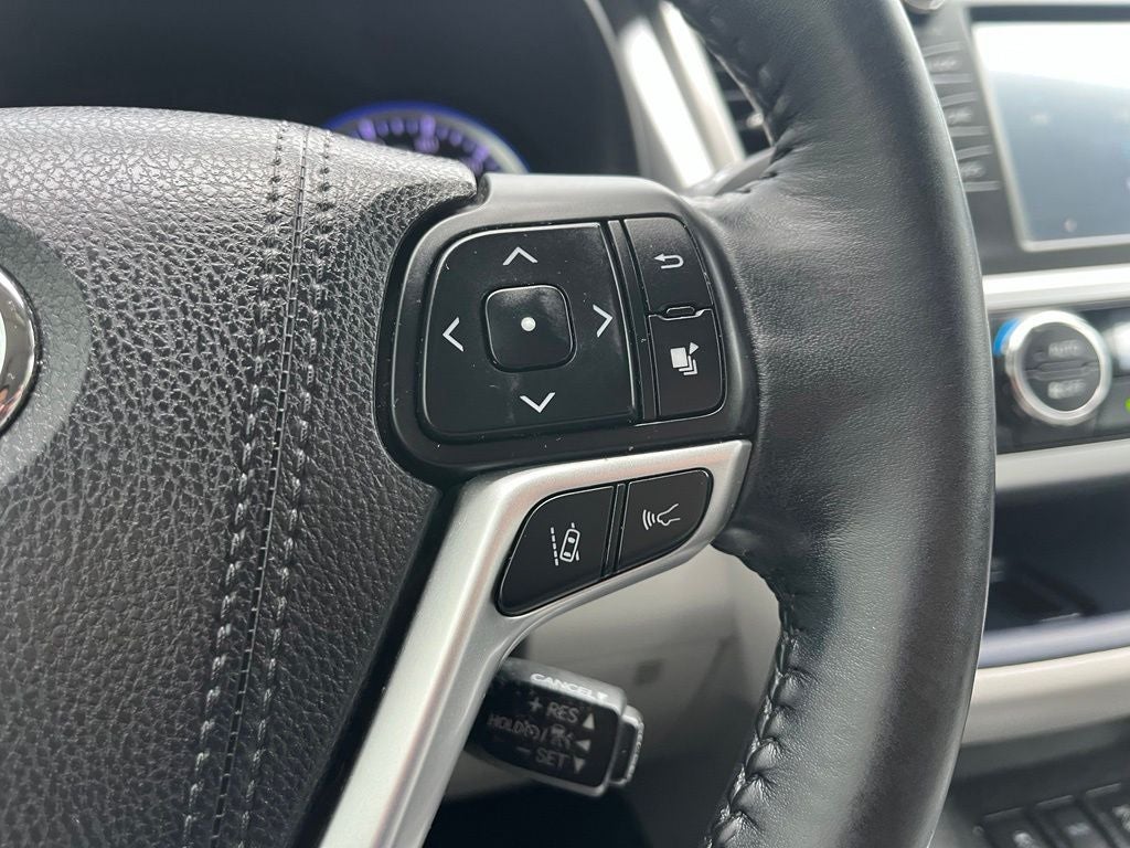 2018 Toyota Highlander XLE AWD | Nav | Sunroof | BLIS | Power Liftgate
