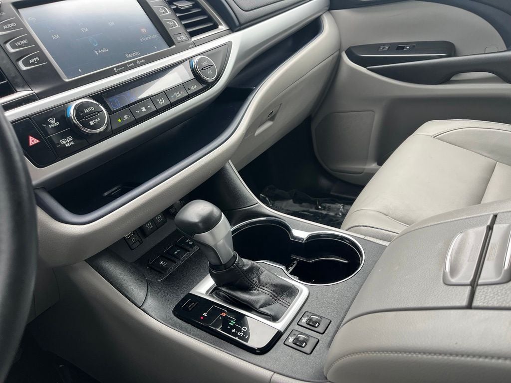 2018 Toyota Highlander XLE AWD | Nav | Sunroof | BLIS | Power Liftgate