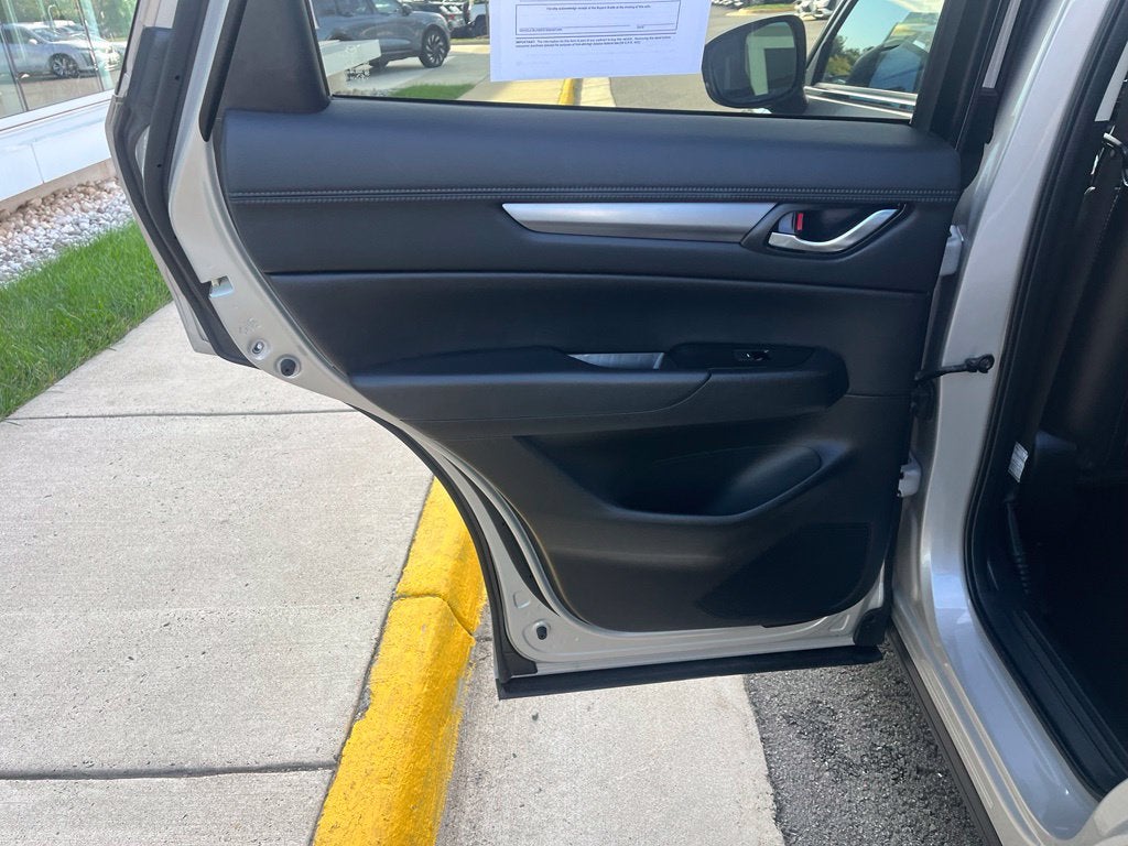 2025 Mazda Mazda CX-5 2.5 S Preferred Package AWD | Moonroof | BLIS | Heated Seats
