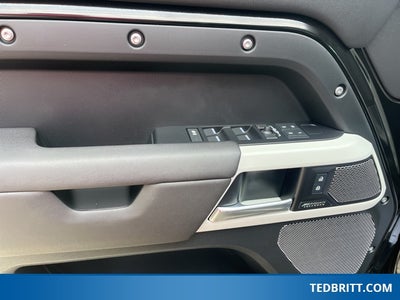 2024 Land Rover Defender 110 SE 500PS 4WD