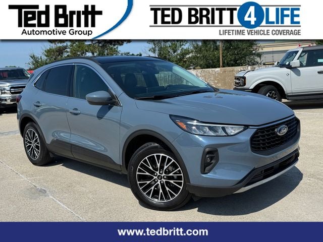 2025 Ford Escape Plug-In Hybrid Base | Pano Sunroof | Remote Start | Heated Seats