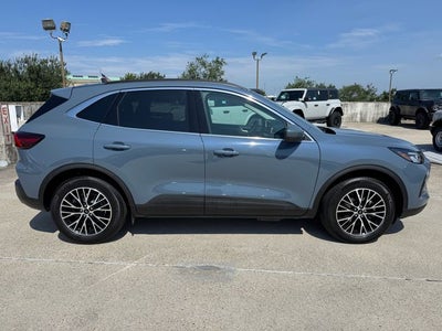 2025 Ford Escape Plug-In Hybrid Base | Pano Sunroof | Remote Start | Heated Seats