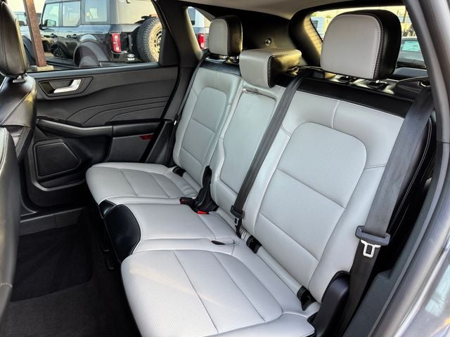 2025 Ford Escape Hybrid Platinum | Heated Seats | Apple CarPlay | Remote Start