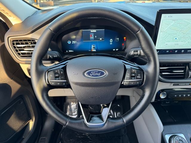 2025 Ford Escape Hybrid Platinum | Heated Seats | Apple CarPlay | Remote Start