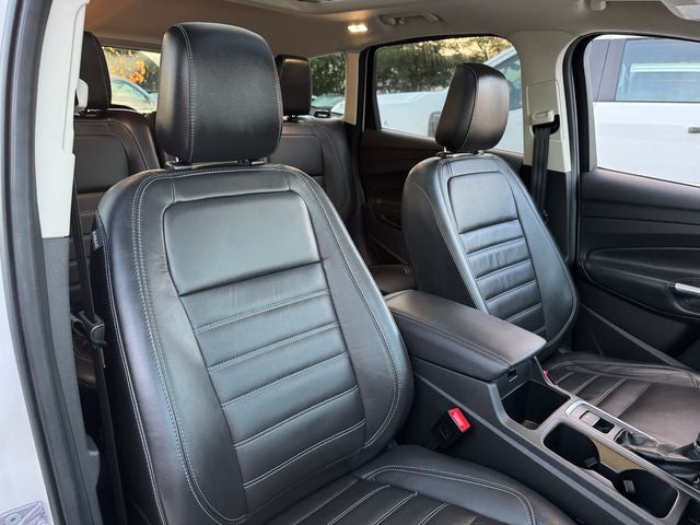 2019 Ford Escape Titanium | 4WD | Pano Roof | Tow Pkg
