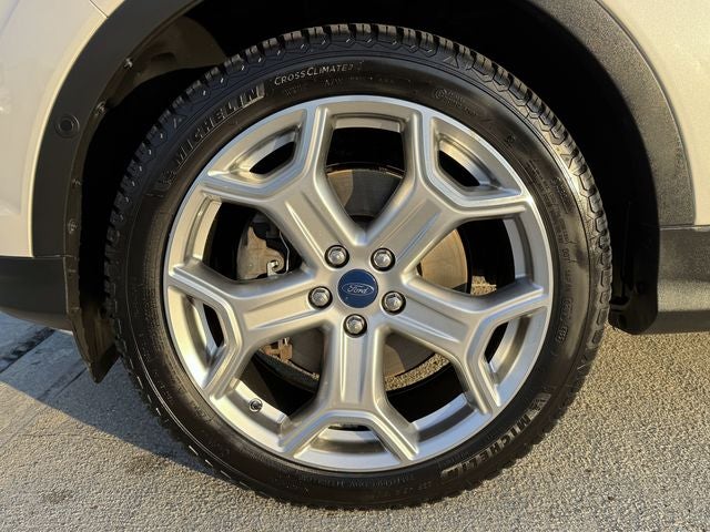 2019 Ford Escape Titanium | 4WD | Pano Roof | Tow Pkg