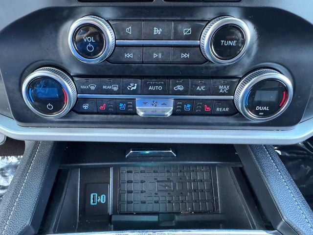 2023 Ford Expedition XLT | Pano Roof