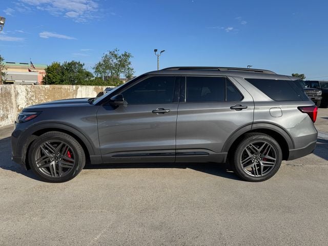 2025 Ford Explorer ST | Pano Sunroof | 4WD | Co-Pilot 360 |