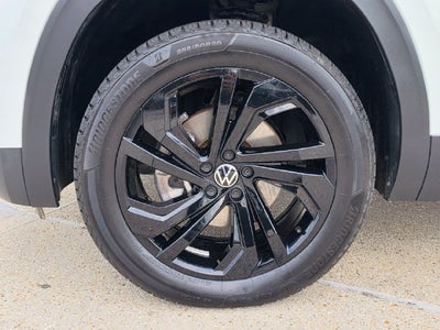 2022 Volkswagen Atlas 3.6L V6 SE w/Technology | Pano Roof | One Owner
