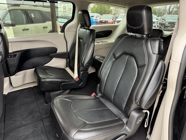 2024 Chrysler Pacifica Touring L | Apple CarPlay | Rear View Camera