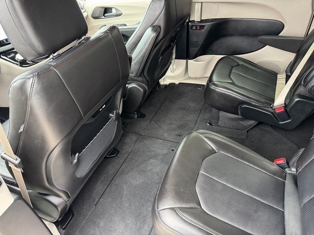 2024 Chrysler Pacifica Touring L | Apple CarPlay | Rear View Camera
