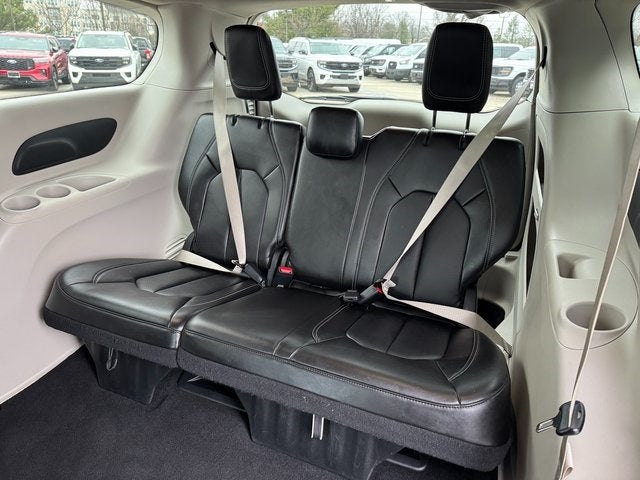 2024 Chrysler Pacifica Touring L | Apple CarPlay | Rear View Camera