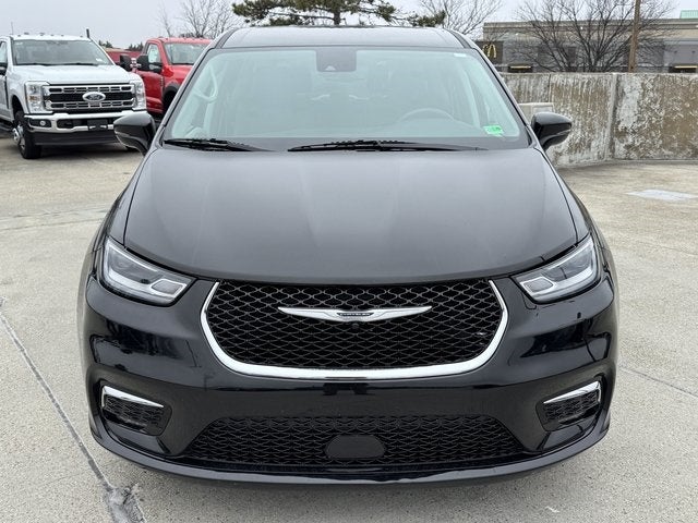 2024 Chrysler Pacifica Touring L | Apple CarPlay | Rear View Camera