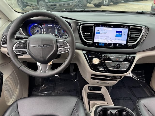 2024 Chrysler Pacifica Touring L | Apple CarPlay | Rear View Camera