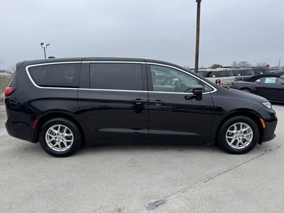2024 Chrysler Pacifica Touring L | Apple CarPlay | Rear View Camera